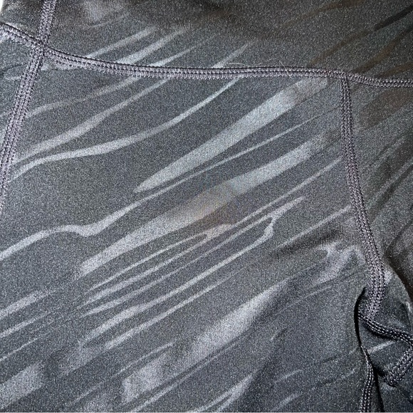 Small Gapfit GFast High Rise Compression Capri Black Liquid Shine VGUC - Picture 4 of 9